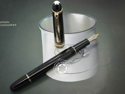 Mont Blanc Meisterstuck Fountain Pen Black.jpg