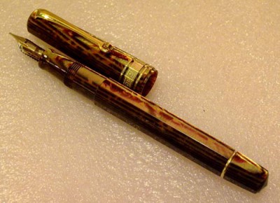 OMAS-LADY-PARAGON-CELLULOID-TIGER-EYES-GOLD-TRIM 051.jpg